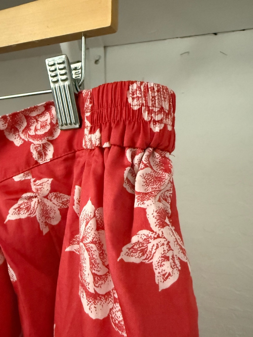 Like New Modcloth 100% Cotton Red &White Rose Print Pull-On Retro Style Skirt - Picture 4 of 8